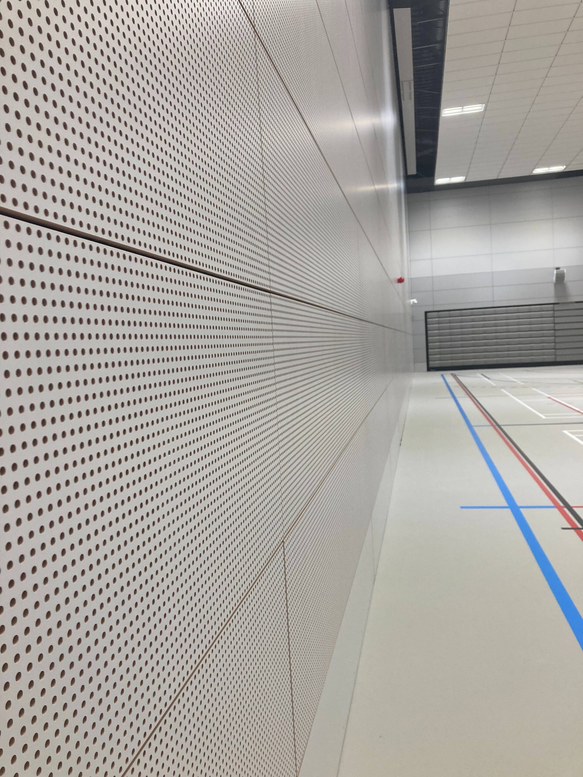 冲孔吸音板：建筑声学功能板材的技术体系与应用全览